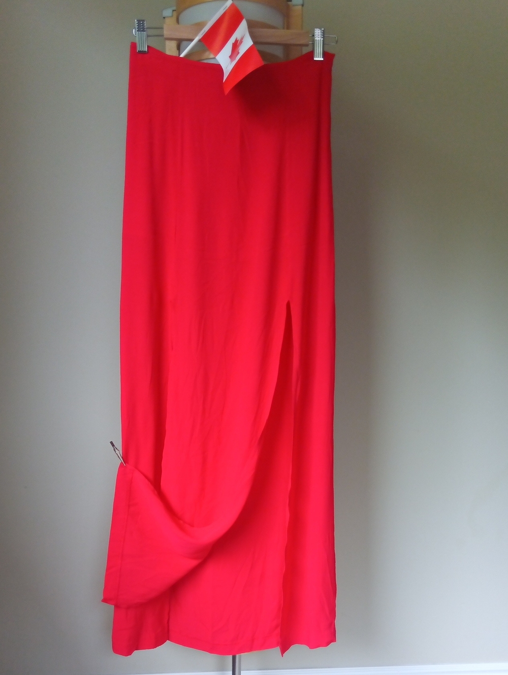 W13" L40" Maxi Skirt 🇨🇦 With Front Skits In Red Color